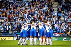 Los jugadores del Espanyol haciendo piña.