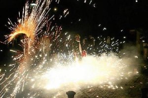 Las carretillas encendidas por los carretilleros. 