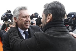 Saludo de los entrenadores.