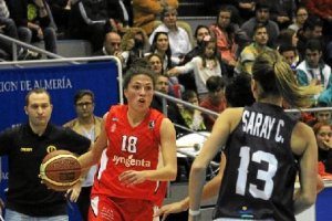 Se resiste la primera victoria para las almerienses.