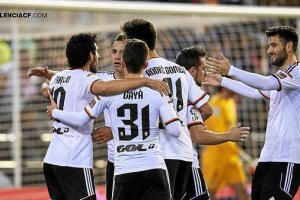 Los jugadores del Valencia celebrando la victoria frente al Almería.