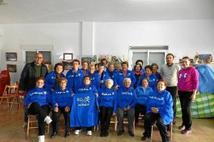 El Alcalde de Huércal-Overa junto al concejal de Deportes han hecho entrega de las equipaciones depo