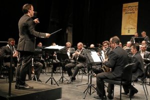 La Banda Municipal de Almería, dirigida por Juan José Navarro.
