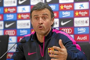 Luis Enrique en plena rueda de prensa.