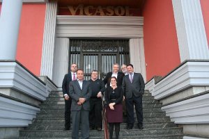 Presidente y gerente de Vicasol y directivos del Colegio de Economistas