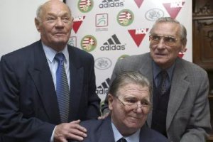 Buzánszky, a la izquierda, junto a Puskas y Grosics.