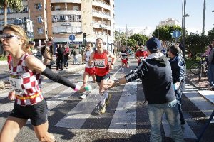 Corredores en una pasada edición del medio maratón Ciudad de Almería.