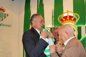 El que fuera Capellán del Real Betis con Rafa Gordillo.