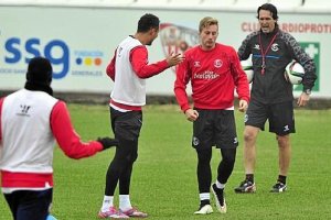 El jugador cedido por el Barça junto a Unai Emery.