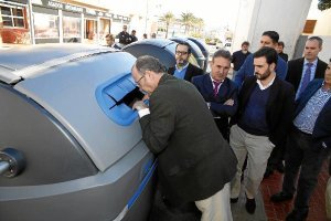 Nuevos contenedores ya colocados en el barrio de Cabo de Gata.