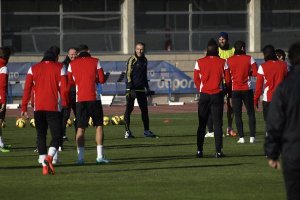 Fernández Borbalán y los jugadores del Almería.