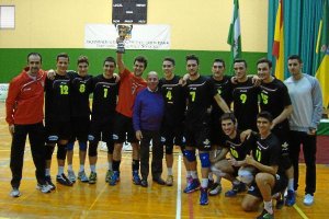 Cosme Prenafeta hizo campeones a los juveniles en Cádiz.