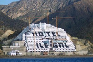Las obras del hotel El Agarrobico están paradas desde 2006.