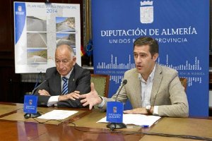 Gabriel Amat y Miguel Ángel Castellón en una rueda de prensa sobre la red viaria provincial.