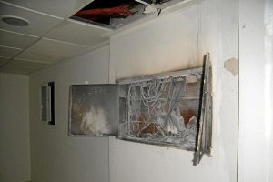Estado del cuadro eléctrico después del incendio.