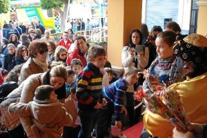 El Cartero Real con los niños 