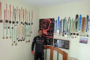 Así tiene su habitación el deportista almeriense.