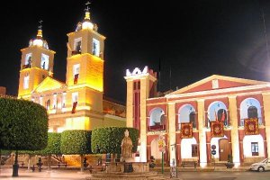 Ayuntamiento de Berja e Iglesia de la Anunciación, iluminados.