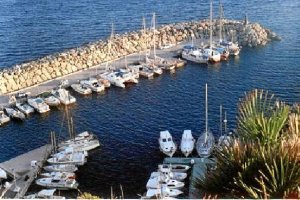 La boya iría en la escollera de poniente del puerto de San José.