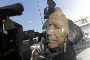 Josep Lluís Núñez y su hijo salen de la cárcel para pasar la Navidad en casa.