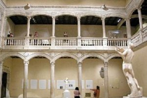 El patio original se encuentra en el Metropolitan de Nueva York.