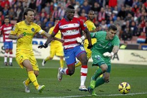 El Granada se adelantó en el marcador con gol de Córdoba.