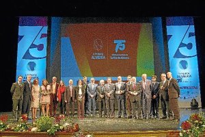 Foto de familia al finalizar el acto.