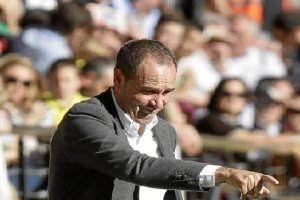 Víctor Fernández lo intentó con sus hombres ante un Villarreal, mejor.