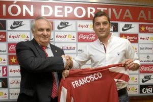 Alfonso con Francisco en la puesta de largo del entrenador canterano.