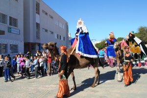 Los Reyes Magos causaron una gran alegría en su llegada al centro educativo de la capital.