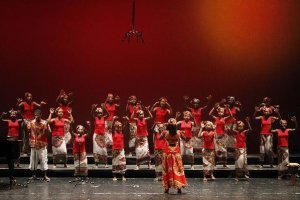 El coro malgache conquistó al público con sus ritmos africanos y llenos de esperanza. 