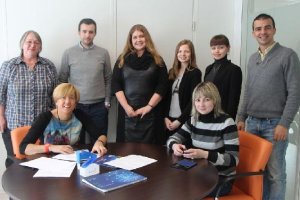 El grupo de investigadores rusos con la gerente de Tecnova.