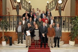 Los delegados de la Junta de Andalucía con los representantes de las comunidades de regantes
