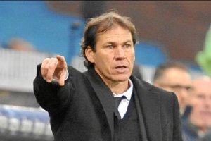 El entrenador francés de origen garruchero lleva un año polémico en el banquillo.