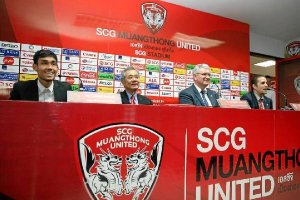 Teerasil Dangda tiene que volver a Tailandia tras triunfar en el Almería.