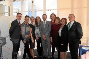 Foto de familia del presidente con los premiados