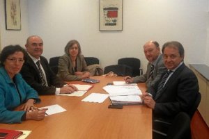 Parlamentarios socialistas en la reunión de ayer.