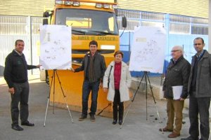 Caparrós junto a técnicos del centro de conservación integral de Huércal-Overa.