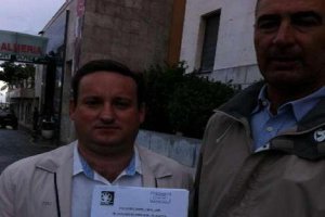 El portavoz del PA, Alejandro López (izquierda).