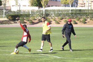 Miguel Rivera, atento a los lanzadores.