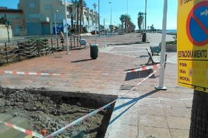 Obras de los carriles bici en la zona del paseo marítimo