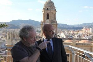 Carlos Rosado, responsable de la Film Commission y el director de cine Scot.