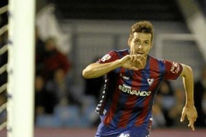 Manu celebrando el gol de la victoria en Balaídos.