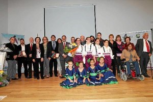 Fotografía de familia de ‘El Saliente’ y premiados 
