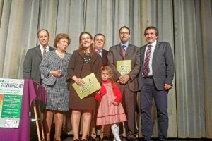 Miembros del equipo de investigación recogen el premio Fuden-Jaén.