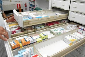 Medicamentos almacenados en una oficina de farmacia de la capital. 