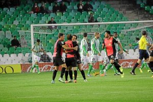 Los jugadores rojiblancos celebrando uno de los goles.