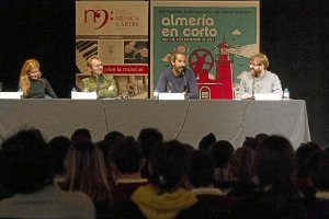 Actividad celebrada ayer en EMMA con Marta Rama y Javier Ruiz Caldera.