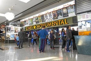 Tranquilidad en los primeros pases en los cines Monumental de la capital.