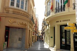 Delegación de Servicios Sociales en calle Las Tiendas tiene dueño americano